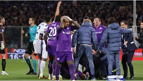 Clima surreale al Franchi. Fiorentina-Inter rinviata ma tifosi ancora allo stadio in attesa di notizie su Bove