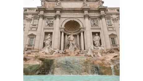 Torna l'acqua a Fontana di Trevi e restano gli ingressi contingentati: Massimo 400 alla volta