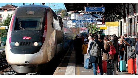 Sabotaggio ai treni francesi, arrestato un attivista di ultrasinistra: “Individuati altri autori”. La circolazione torna alla normalità