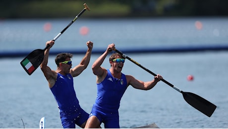 Carlo Tacchini e Gabriele Casadei conquistano l'argento alle Olimpiadi di Parigi 2024 nella Canoa C2: la rimonta incredibile negli ultimi 250 metri