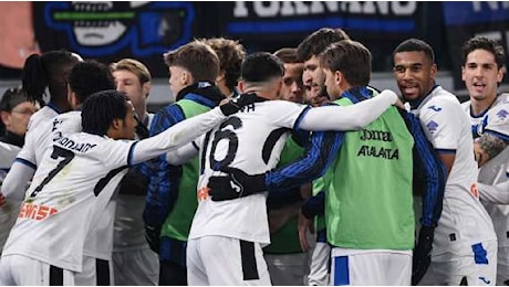 L'Atalanta resta attaccata al Napoli: 2-0 alla Roma (De Roon, Zaniolo), Gasperini torna a -1 da Conte