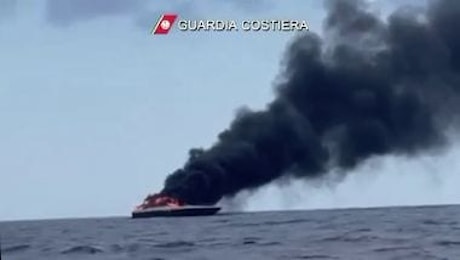 In fiamme lo yacht di Stefania Craxi e del marito, entrambi salvi