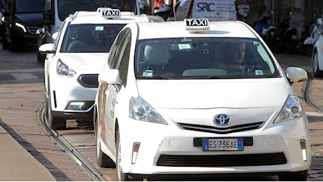 “Cinquanta minuti per un taxi, Roma non merita i turisti”: la denuncia del corrispondente Reuters