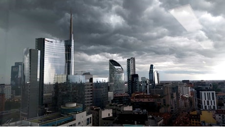 A Milano è previsto (un altro) forte temporale: scatta l'allerta meteo