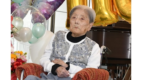 È morta la donna più anziana del mondo, aveva 116 anni: beveva Calpis per mantenersi in salute