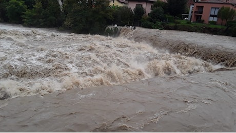 Maltempo nella Bergamasca: fiume Serio in piena, chiusa la statale del Tonale e della Mendola