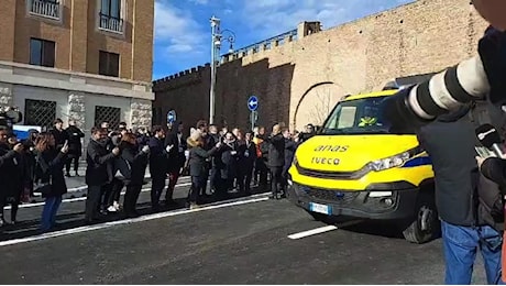 Inaugurata Piazza Pia, apre il sottopasso e la prima ad avviarsi è una Cinquecento