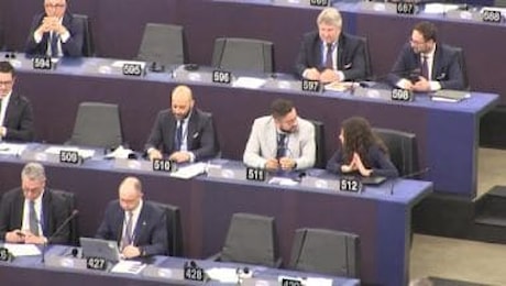 Sberna e Torselli chiacchierano in Aula all'Eurocamera in attesa del risultato su voto von der Leyen