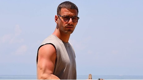Isola dei Famosi: Il cantante neomelodico Angelo Famao, si ritira dopo soli tre giorni