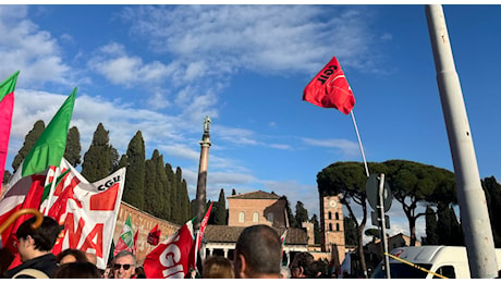 Roma, manifestazione contro il Ddl Sicurezza: partito il corteo dal Verano in direzione piazza del Popolo