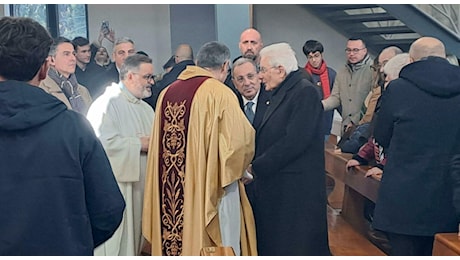 Sergio Mattarella a Caivano alla messa con don Patriciello: «Su bambini e ragazzi la speranza del futuro»