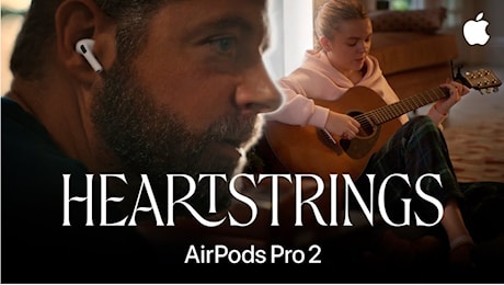 Quest’anno lo spot natalizio di Apple emoziona con la funzione rivoluzionaria delle AirPods Pro 2