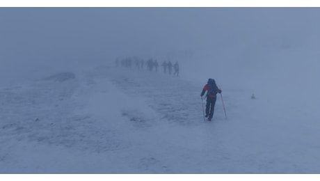 Raffiche di vento a 170 chilometri all'ora sul Gran Sasso: sospese le operazioni di ricerca dei due alpinisti dispersi da domenica