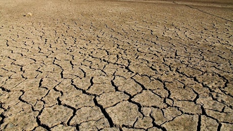 Allarme siccità al Centro Sud: “Fra tre settimane niente acqua per i campi”. Santanché contro il NYT: “Inaridisce anche il turismo”