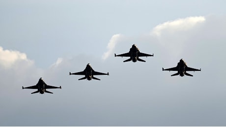 La Nato ha iniziato a trasferire i caccia F16 all'Ucraina
