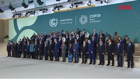 VIDEO Clima, Cop29 a Baku: la foto di gruppo dei leader mondiali