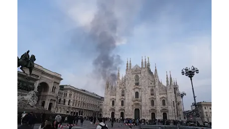 Incendio in centro a Milano, un’auto in fiamme in un parcheggio sotterraneo in via Beccaria