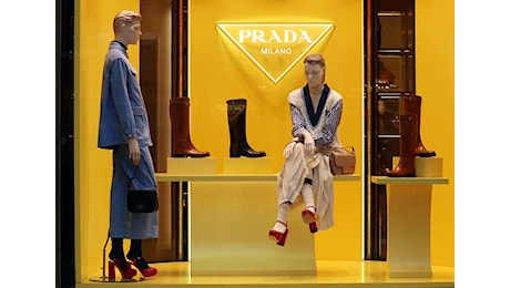 Prada: ricavi semestre salgono a 2,5 mld (+14%), utile a 383 milioni