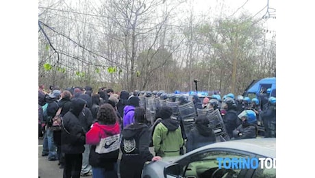 Stop al rave abusivo. Alta tensione e feriti