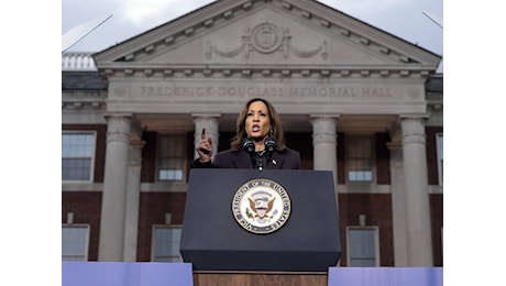 Kamala, flop e polemiche. Lo staff: Colpa di Biden