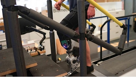 Gamba bionica: una nuova tecnica chirurgica permette di controllarla con il cervello