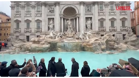 Fontana di Trevi riaperta al pubblico, 400 persone alla volta potranno visitarla