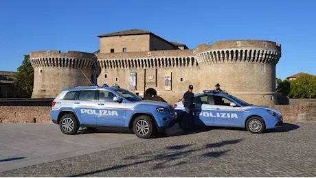 Senigallia, 15enne in fuga da casa: «È armato, ha una pistola». Appello alle scuole: non fate uscire gli studenti in cortile