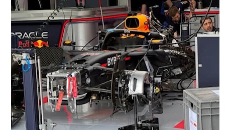 C'è un nuovo giallo in F1, cos'è il T-Tray gate tra Red Bull e McLaren