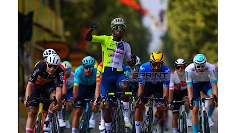 L'eritreo Biniam Girmay vince in volata la tappa torinese del Tour de France - MALPENSA24