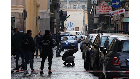 Quindicenne ucciso a Napoli, attesa per l'autopsia: le indagini