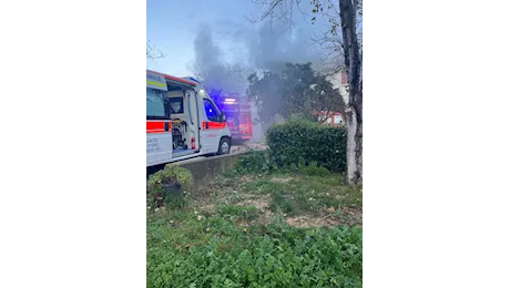 Rimane bloccato nella sua camera andata a fuoco: muore un 69enne //AGGIORNAMENTI