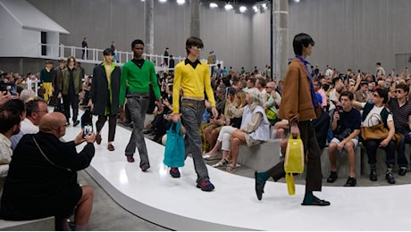 La sfilata di Prada alla Milano Fashion Week Uomo 2024