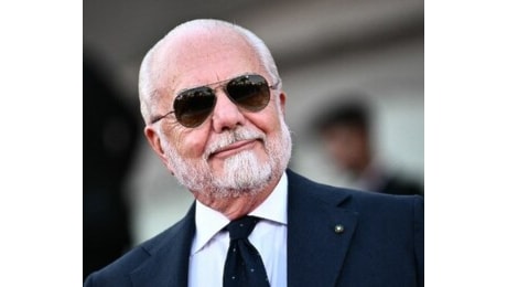 De Laurentiis celebra un matrimonio e prende in giro lo sposo: Non è che mi nascondi una latente juventinità?