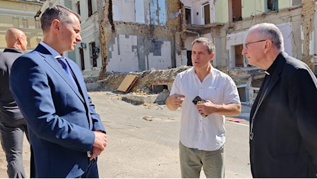Ucraina, Parolin visita l’ospedale distrutto e la cattedrale di Santa Sofia
