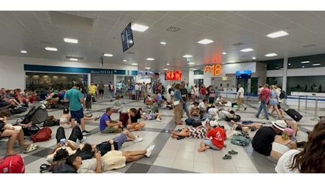 Causa maltempo chiude l'aeroporto di Palermo, fermate le attività a causa degli allagamenti