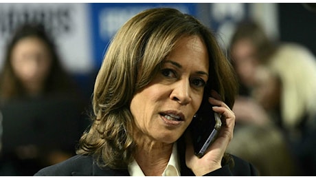 Kamala Harris, il silenzio della grande sconfitta che non vuole ancora arrendersi: dalla telefonata del 2020 a Biden al ko con Donald