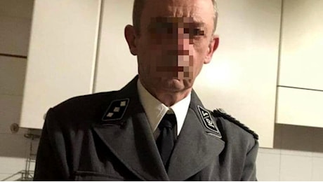 Il colonnello dell'aeronautica che si fotografa vestito da SS nazista: Sono fascista e ne sono orgoglioso