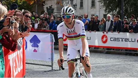 Pogacar vince il Lombardia per la quarta volta di fila. Tra i bergamaschi il migliore è Rota - Foto e video