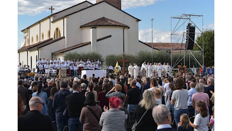 Ai funerali di Sammy Basso 3 mila persone, il messaggio del cardinale Parolin (le foto)