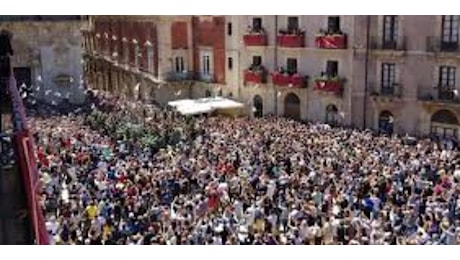 Migliaia di fedeli celebrano la Festa di Santa Lucia a Siracusa