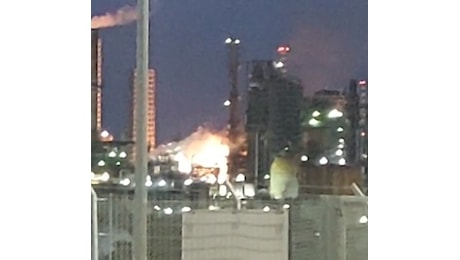 Incendio alla raffineria Sonatrach, impianto sequestrato