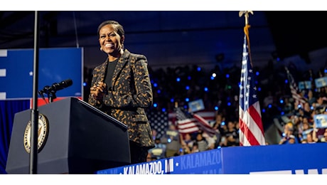 Michelle Obama stupisce tutti con un completo leopardato, un look audace mai visto prima