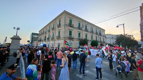 Finisce il G7, arriva la protesta. Corteo in corso Umberto per “un’altra agricoltura”