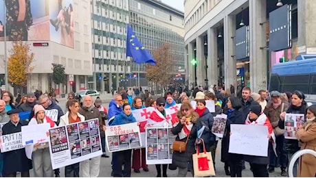 Georgia, manifestazione a Milano contro la deriva filorussa