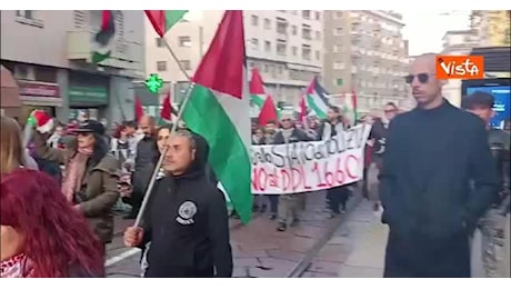 Milano, corteo pro Palestina: Israele Stato terrorista e genocida, ragazzi di Amsterdam hanno combattuto contro sionisti che fanno le vittime - VIDEO