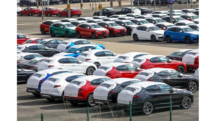Automotive, lo studio: mercato europeo in declino almeno fino al 2030 - Sky TG24