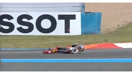 Razgatlioglu, spaventosa caduta nelle Libere SBK a Magny-Cours: è unfit. VIDEO