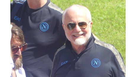 Napoli, il retroscena su De Laurentiis: “Rinuncia i soldi delle tournée e fa contenti gli allenatori”