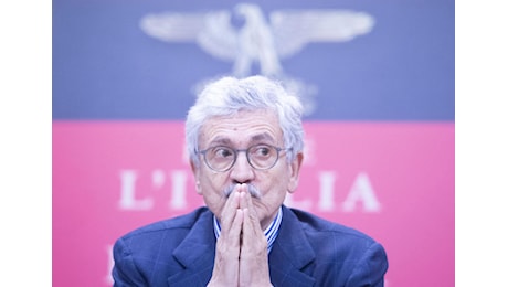 Massimo D’Alema preoccupato per i suoi affari dal «tumulto» in Medio Oriente, ma lo Stato lo consola: anche nel 2024 «aiutini Covid» per 72.604 euro