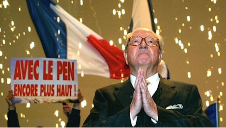 È morto Jean-Marie Le Pen, storico leader dell'estrema destra francese. Aveva 96 anni, da 10 aveva rotto con la figlia Marine